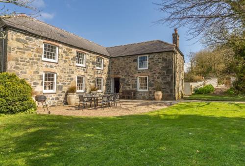 Helston House | Bonython Farmhouse