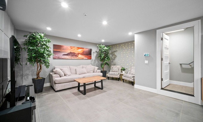 Parkrose Heights House | BOOK 7 NITES AND GET A DISCOUNT 2 BEDROOM PRIVATE UNIT