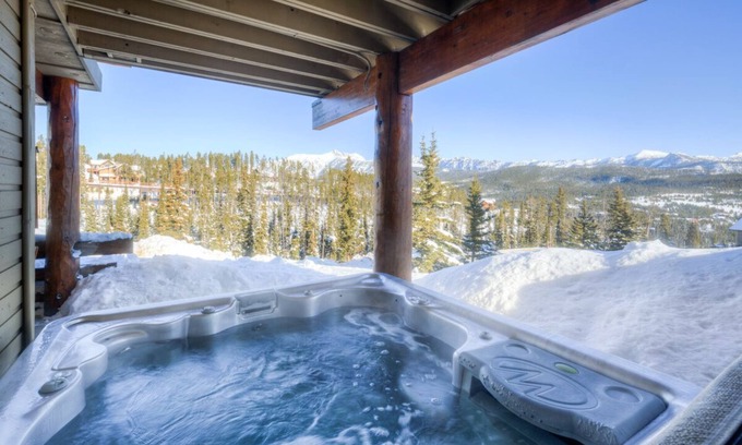 Saddle Ridge House | Book for Holiday Stays! Slopeside Townhome with Mountain Views, WIFI and Private Hot Tub!