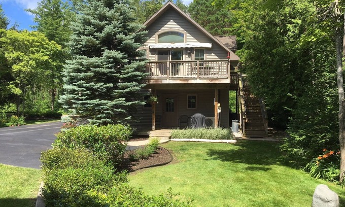 Lake Leelanau House | Book now for a relaxing fantastic, waterfront getaway for 2.