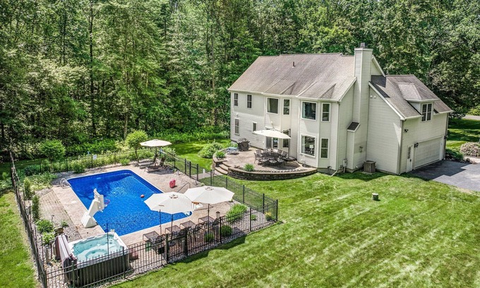 Schuylerville House | Book your Fall Getaway! Hot Tub, Game Room, Fire Place!