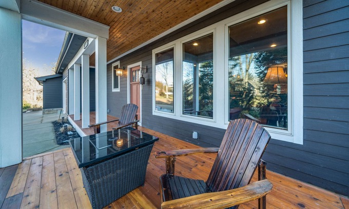 Miami Park House | Book your winter’s vacation! Off season long term welcomes! Beautiful lakeview!