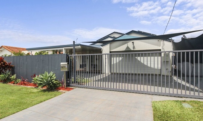 Golden Beach House | Booker Parade, 22, Golden beach