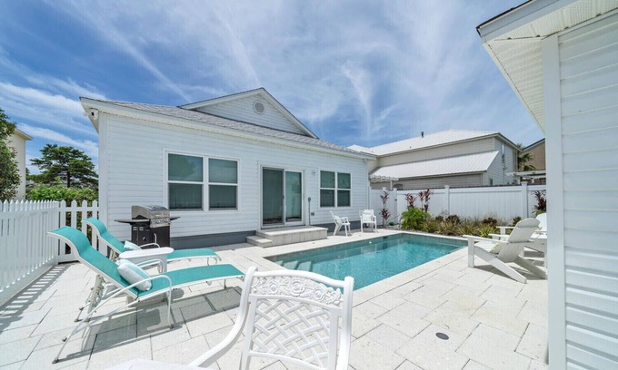 Fort Walton Beach - Destin Cottage | Booking fall Beach cottage and private pool 1 blk to Henderson 3 blks to beach