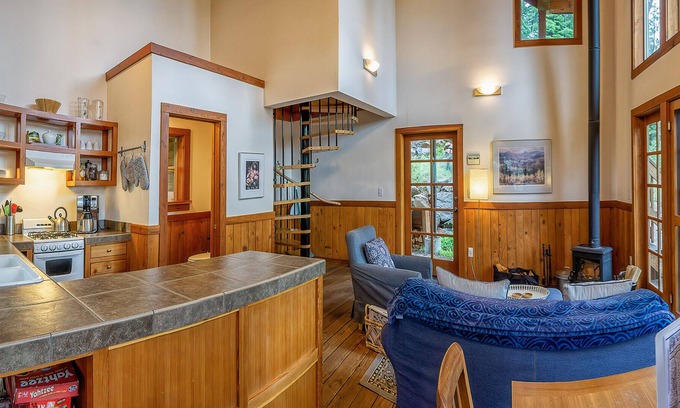 Ashland Cabin | BookStayHop - #1E Boccard Point ~ Green Springs Cabins ~ Jacuzzi Tub~ Kitchen