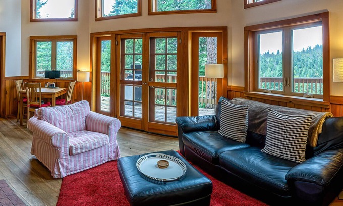 Ashland Cabin | BookStayHop - #2E Agate Flats ~ Green Springs Cabins ~ Jacuzzi Tub~ Kitchen ~ Do