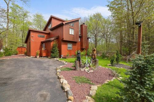 Tobyhanna House | Bool Bear Lodge a pet friendly Pocono Vacation Home