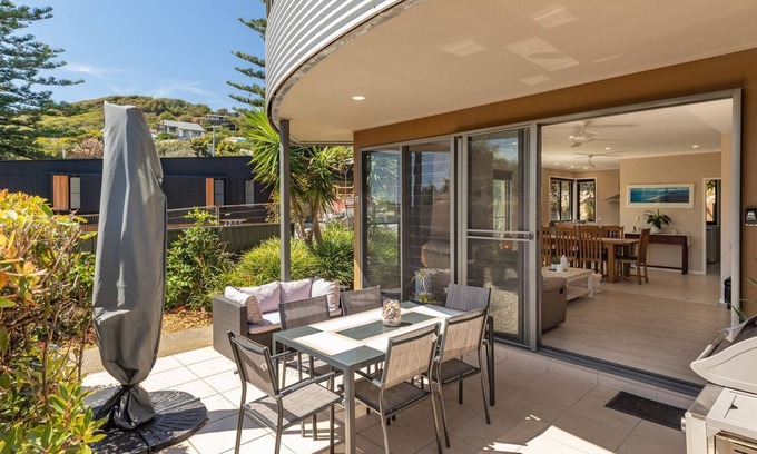 Boomerang Beach House | Boom 1 located just metres from Boomerang Beach one of the most beautiful beaches in Australia.