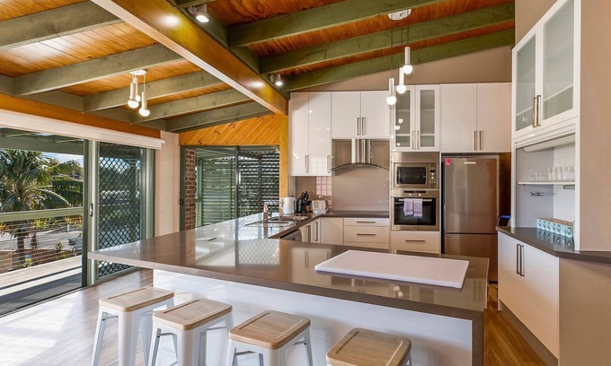 Budgewoi House | Boomerang House- Large home with Pool