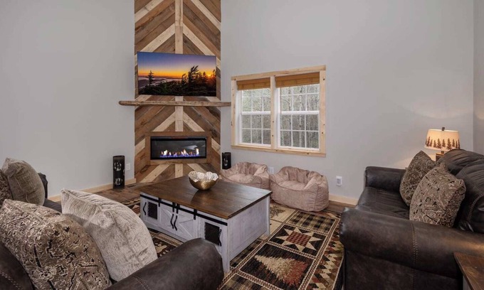 Deep Gap House | Boone Getaway | Dog Friendly, Hot Tub, Fire Pit!