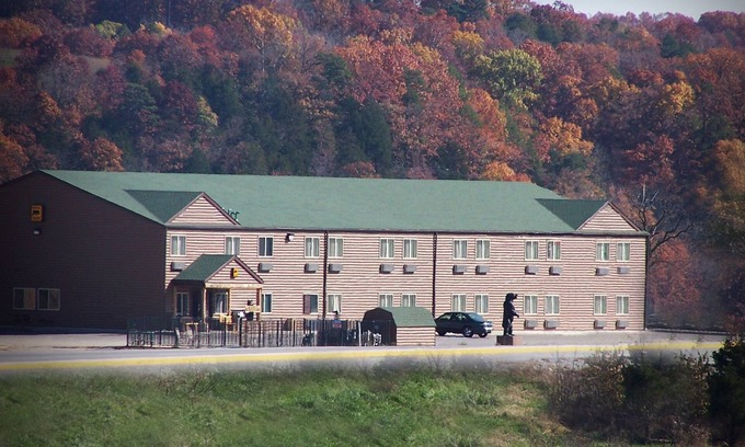 Pineville Hotel | Booneslick Lodge Jane