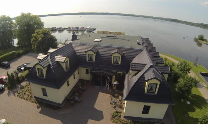 Neustrelitz House | Bootshaus Neustrelitz