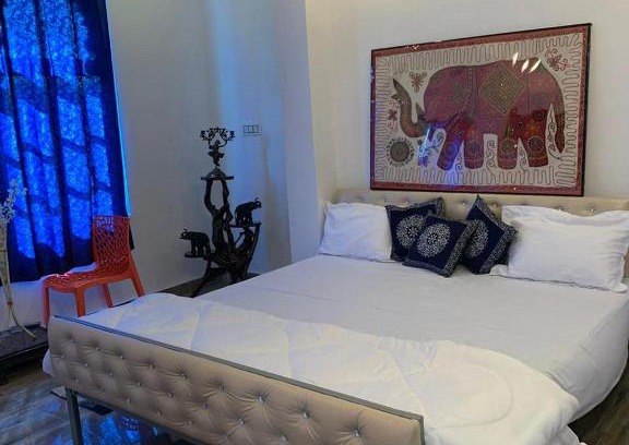 Lake Swaroop Sagar House | Boraj Haveli Guest House
