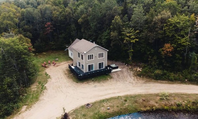 Mauricie House | Bord de l'eau, Spa, billard.
