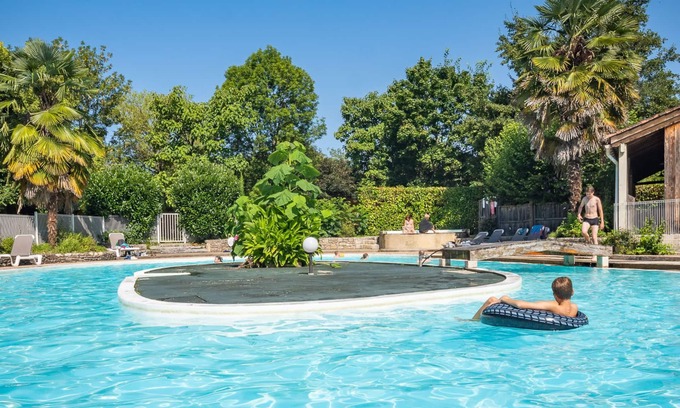 Saint Sozy House | Bord de Rivière | Tente Lodge équipée | Piscine
