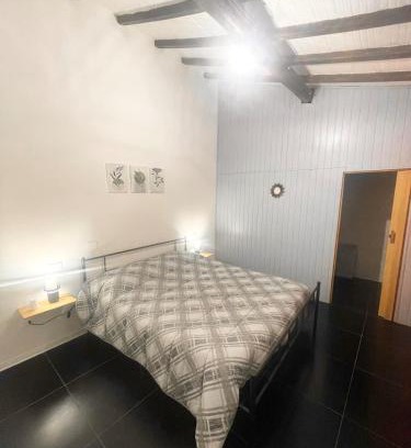 Le Piazze Apartment | Borghetto house with 4 bedrooms, parking and WiFi