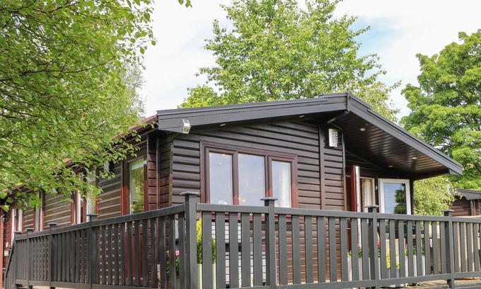 Keswick Cabin | BORROWDALE LODGE, family friendly, with a garden in Keswick
