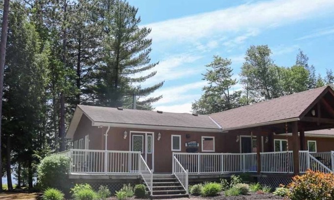 Algonquin Highlands Cottage | Boshkung Beach Paradise - Luxury 5BR Waterfront Cottage w/ Amazing Views