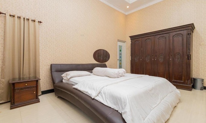 Serang Hotel | Boss Residence Serang Mitra RedDoorz