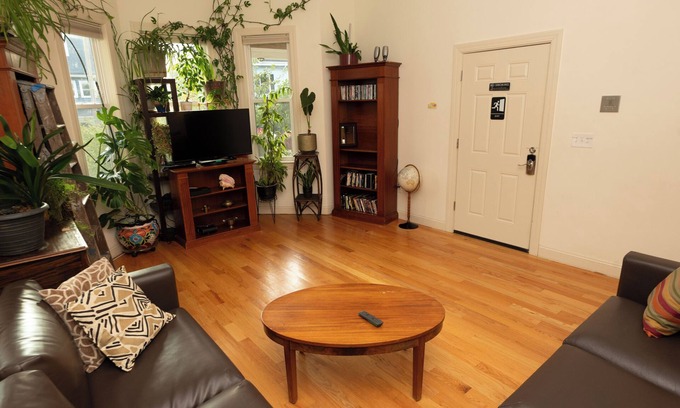 Egleston Square Apartment | Boston's Jamaica Plain 2 bdrm w/central air, parking, laundry, BBQ, & WiFi