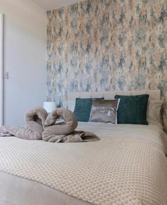 Swindon Apartment | Botanica convenient centre Stay free parking