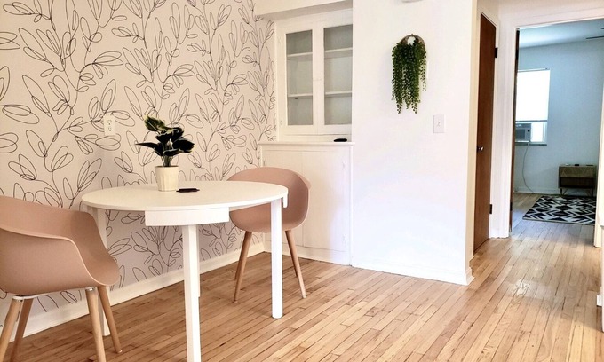 Westwood Apartment | ๐ฟ Botanical Beautiful ๐ฟ Pet Friendly; For Long Term Stays