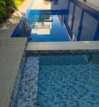 Moonwalk Villa | Botanical Gardens & a Long Lap Pool for Swimming