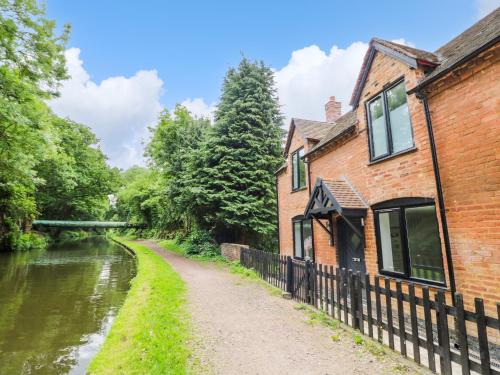 Himley House | Botterham House