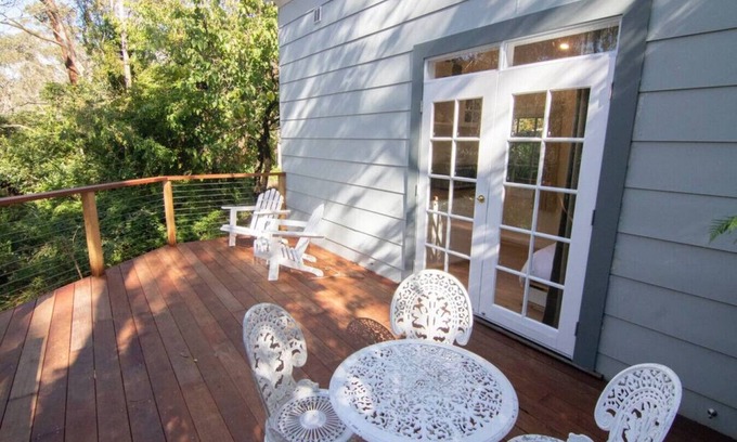 Leura Cabin | Bottlebrush Cabin, cosy private cabin in the trees