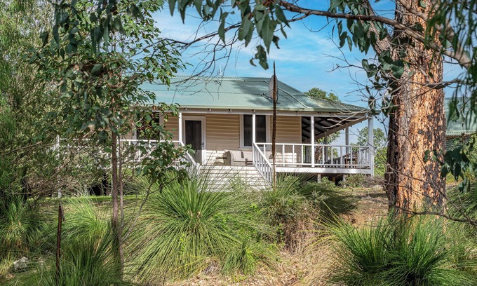 Yallingup Cottage | Bottlebrush Cottage & Studio