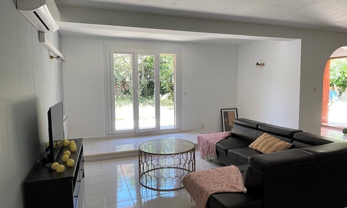 Les Pennes-Mirabeau House | Bottom of villa Hippolyte et Marguerite with relaxing garden (CLIM)