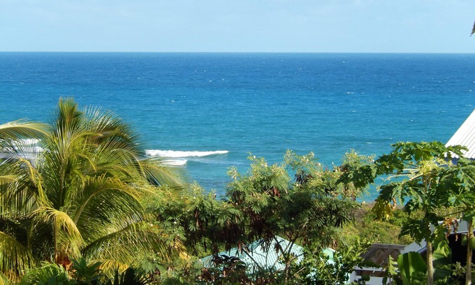 Anse des Rochers Apartment | Bottom of Villa in Anse des Rochers with Beach, Sea View, Pool and Garden .
