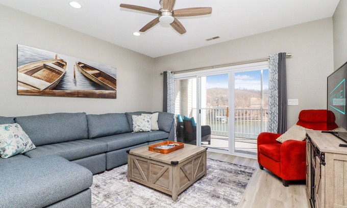 Camdenton Condo | Bottomless Retreat | Sleeping 6 Guests