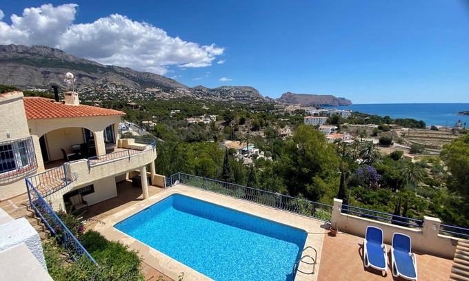 Altea Villa | Bougainvillea to Atenea and the Mediterranean.