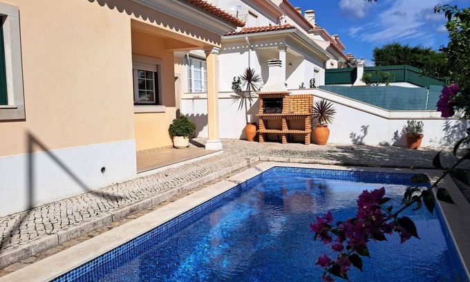 Obidos Villa | Bougainvillea Villa