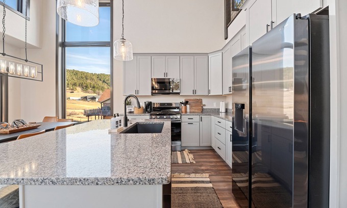 Sturgis House | Boulder Canyon Golf Course - 4 bedroom 3 bathroom Getaway