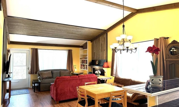 Chapel Hill House | Boulder Oaks Getaway