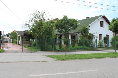 Cuprija House | Boulevard Garden House - Free and save parking in the locked yard