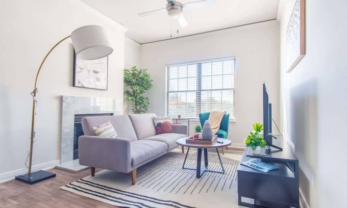 Irving Apartment | Boulevard Stays 1BR King Suite Pool, Gym & Parking 01