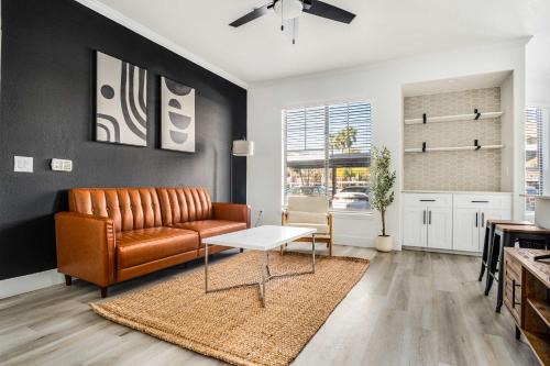 Glendale Sports and Entertainment District Apartment | Boulevard Stays 2BR by Stadium Pool Parking Gym 06