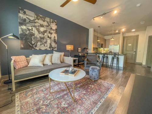 Richardson Apartment | Boulevard Stays Dashing 1BR Suite Pool Parking Gym C