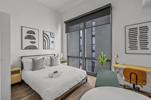 Evans Churchill Apartment | Boulevard Stays Modern Highrise STU Sky Pool Parking Gym 01