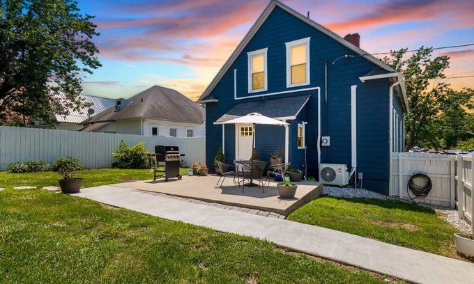 Lawrenceburg House | Bourbon Trail/8 mins to distilleries/Fenced Yard/Pet-Friendly/Entire House