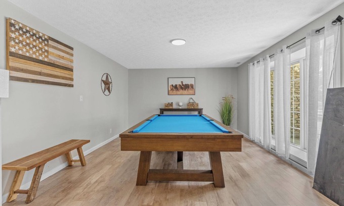 Shelbyville House | Bourbon Trail Getaway ~ Hot Tub + Dogs Welcome + Game Room + Cornhole + KY Fun