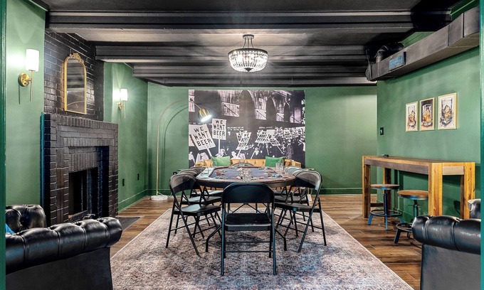 Shelbyville House | Bourbon Trail | Hot Tub | Poker Room | Game Rm