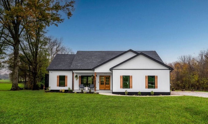 Southville House | Bourbon Trail*Hot Tub*Sauna*Mini Golf*WiFi*EVSE