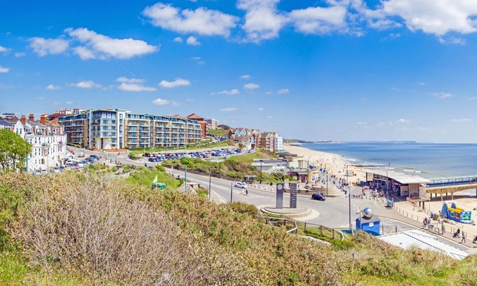Southbourne Apartment | BOURNECOAST: Light and airy ground floor flat with good size garden - FM9559