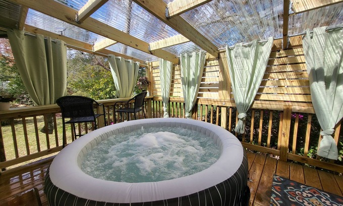 Sneads Ferry Cottage | Bout Time Cottage W/Hot Tub