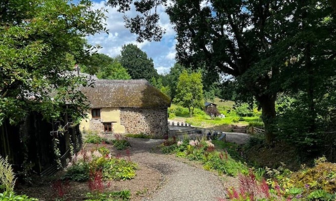 Highampton House | Boutique 16th century barn conversion - sleeps 4, deepest Devon