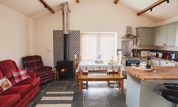 Monmouth Cottage | Boutique 3-bedroom cottage in a stunning countryside location with private deck and hot tub